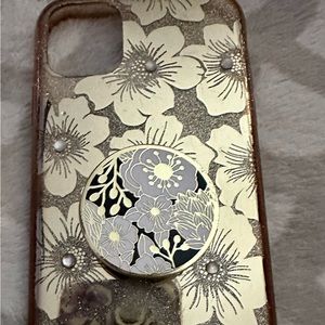 I phone 11 case and pop socket